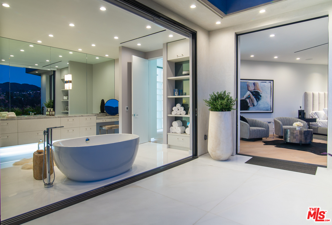 1840 Mango Way Los Angeles, CA 90049 - Photo 19 of 29