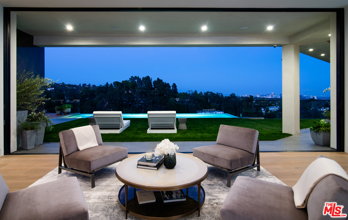 1840 Mango Way Los Angeles, CA 90049 - Photo 3 of 29