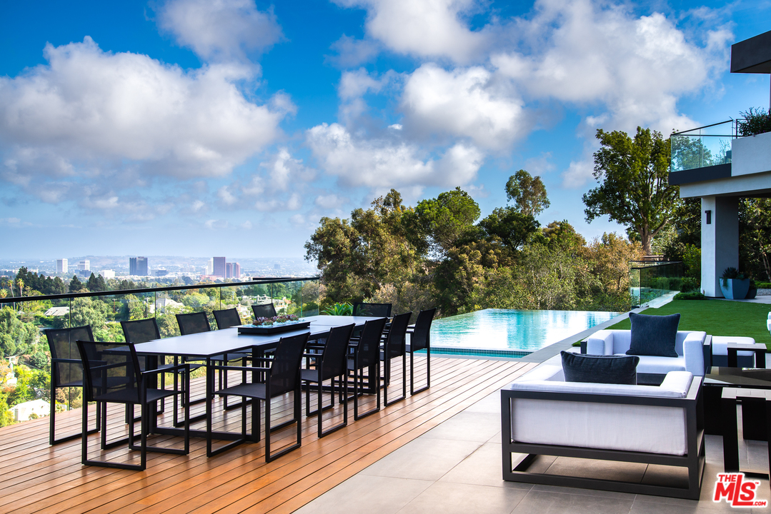 1840 Mango Way Los Angeles, CA 90049 - Photo 27 of 29