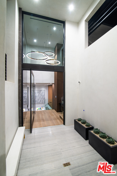 1840 Mango Way Los Angeles, CA 90049 - Photo 6 of 29