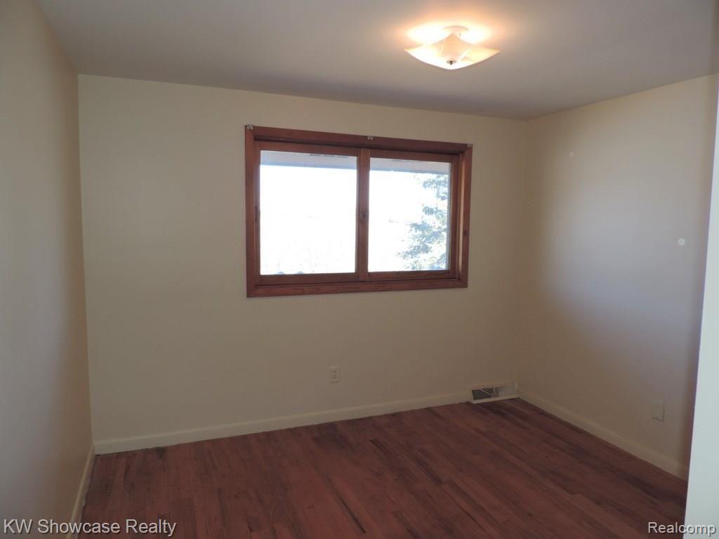 3888 Sleeth Road Commerce Township, MI 48382 - Photo 21 of 27