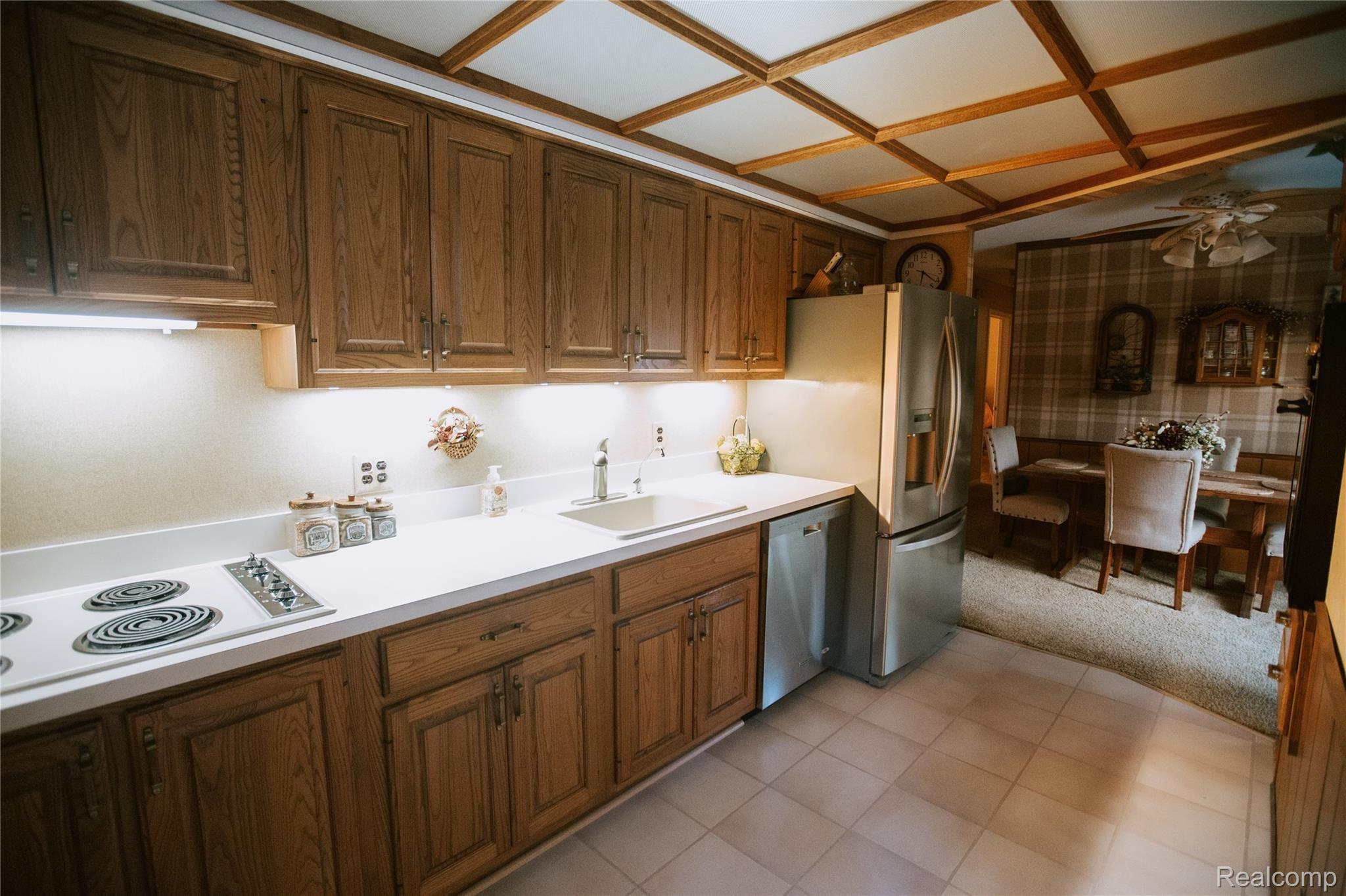 624 Meadow Lane Rochester, MI 48307 - Photo 8 of 23 08 - Kitchen.jpg