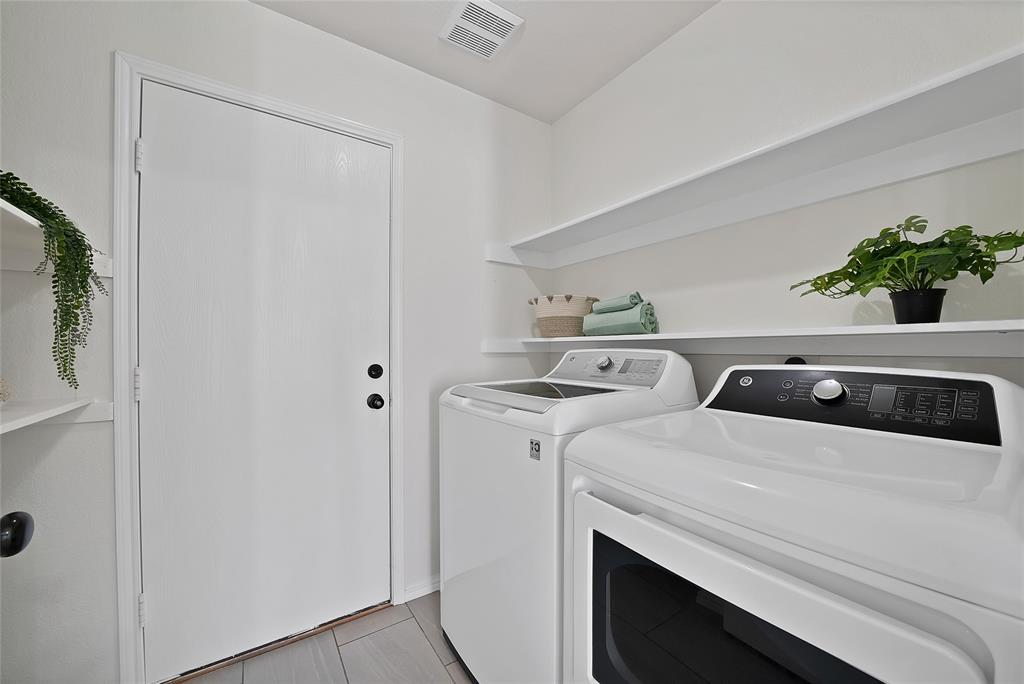 308 South Chestnut Street Forney, TX 75126 - Photo 15 of 25 a utility room with dryer and washer