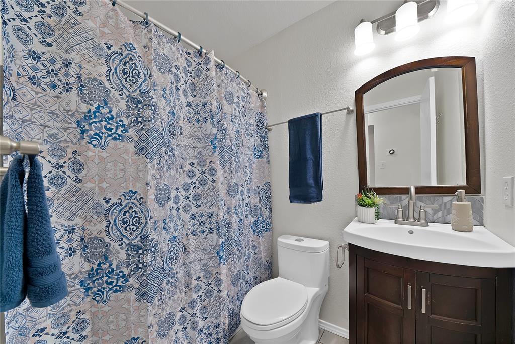 308 South Chestnut Street Forney, TX 75126 - Photo 22 of 25 a bathroom with a toilet sink and mirror