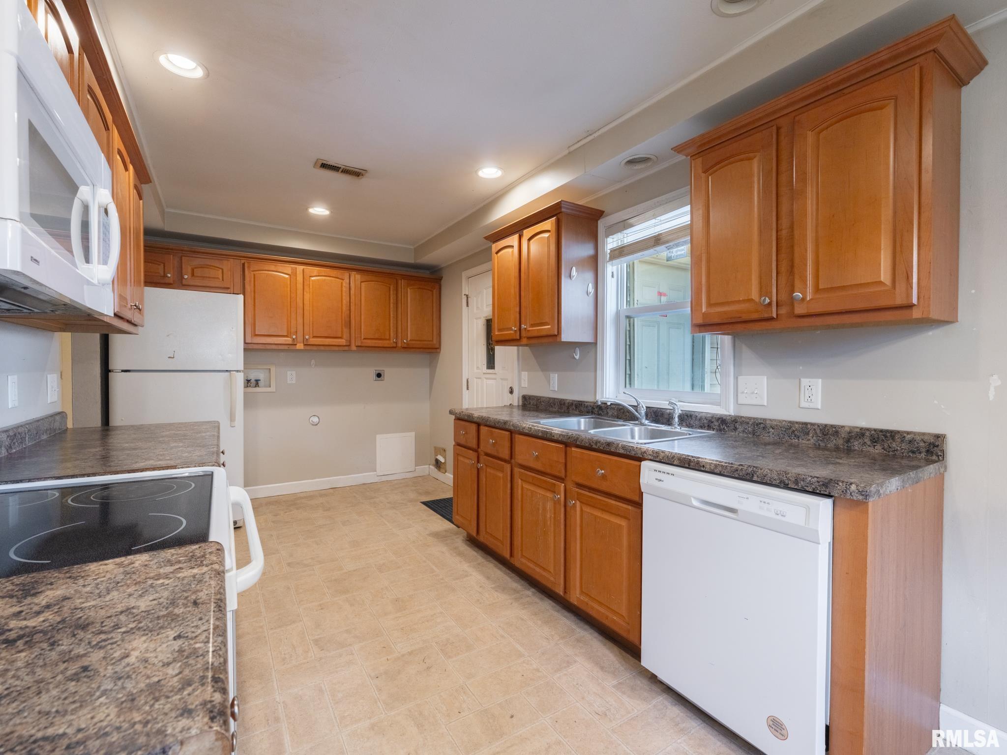 1409 Bush Street Pekin, IL 61554 - Photo 18 of 33