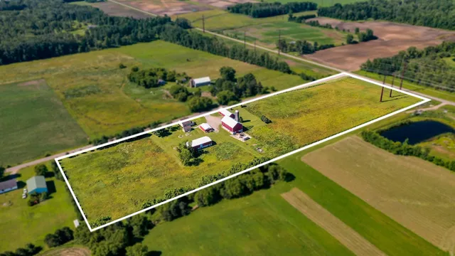 $550,000 | W444 Carlson Lane, Oconto Falls, WI 54154