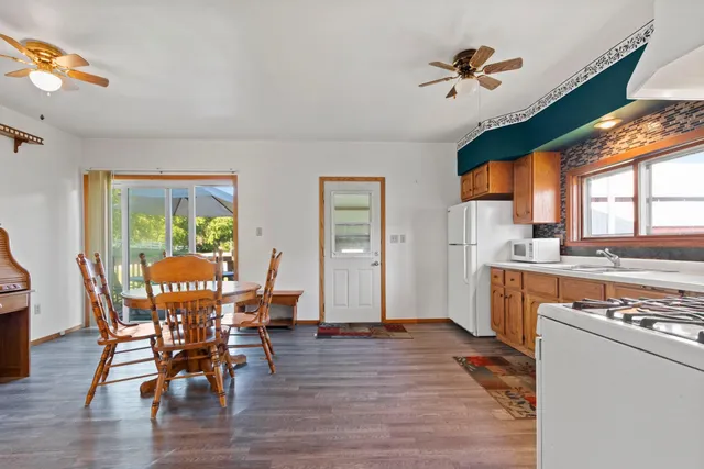 $550,000 | W444 Carlson Lane, Oconto Falls, WI 54154