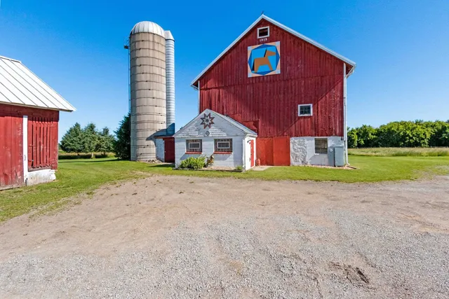 $550,000 | W444 Carlson Lane, Oconto Falls, WI 54154