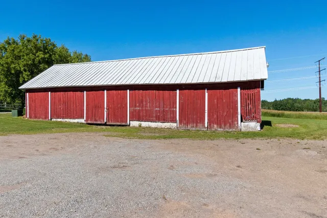 $550,000 | W444 Carlson Lane, Oconto Falls, WI 54154