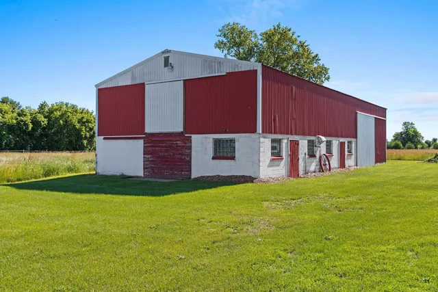 $550,000 | W444 Carlson Lane, Oconto Falls, WI 54154