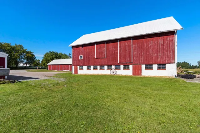 $550,000 | W444 Carlson Lane, Oconto Falls, WI 54154