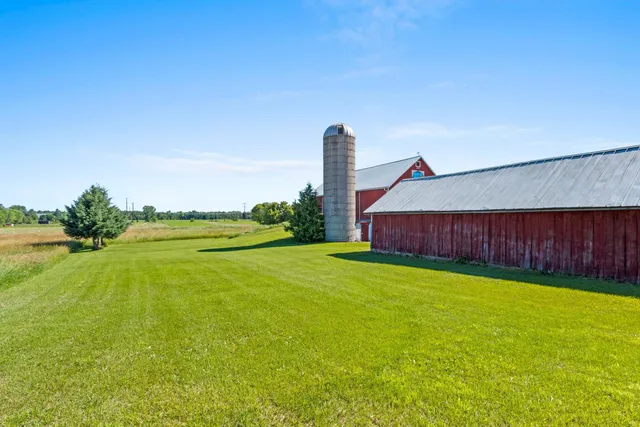 $550,000 | W444 Carlson Lane, Oconto Falls, WI 54154