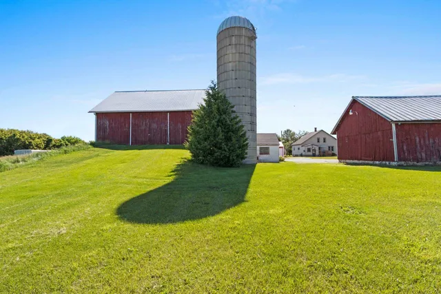 $550,000 | W444 Carlson Lane, Oconto Falls, WI 54154