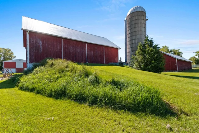 $550,000 | W444 Carlson Lane, Oconto Falls, WI 54154