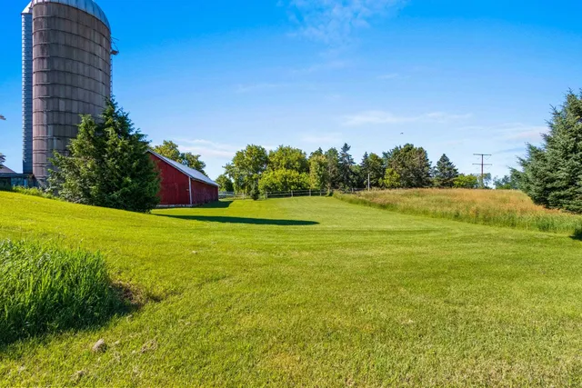 $550,000 | W444 Carlson Lane, Oconto Falls, WI 54154