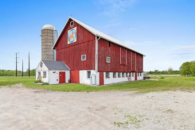 $550,000 | W444 Carlson Lane, Oconto Falls, WI 54154