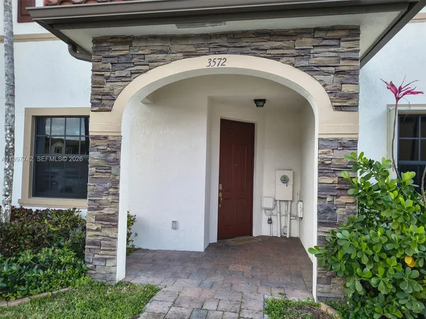 $3,000 | 3572 West 88th Terrace, Unit 3572, Hialeah, FL 33018