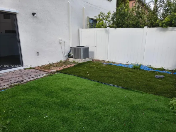 $3,000 | 3572 West 88th Terrace, Unit 3572, Hialeah, FL 33018