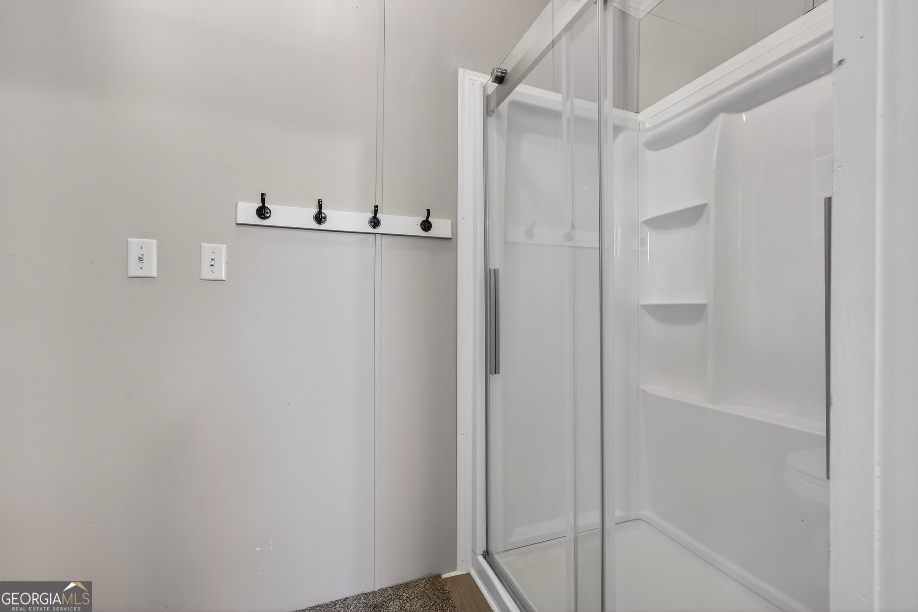 392 Hub Dent Road Northeast Milledgeville, GA 31061 - Photo 39 of 66 a bathroom with a shower