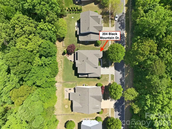 $800,000 | 204 Black Mountain Drive, Fort Mill, SC 29708