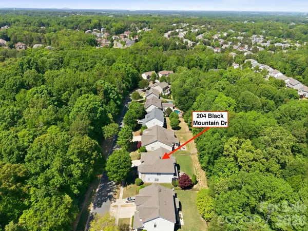 $800,000 | 204 Black Mountain Drive, Fort Mill, SC 29708