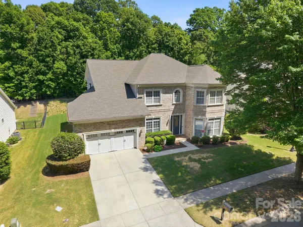 $800,000 | 204 Black Mountain Drive, Fort Mill, SC 29708