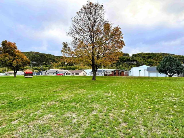 $60,000 | 60-acres Highway 35, Prairie du Chien, WI 53821