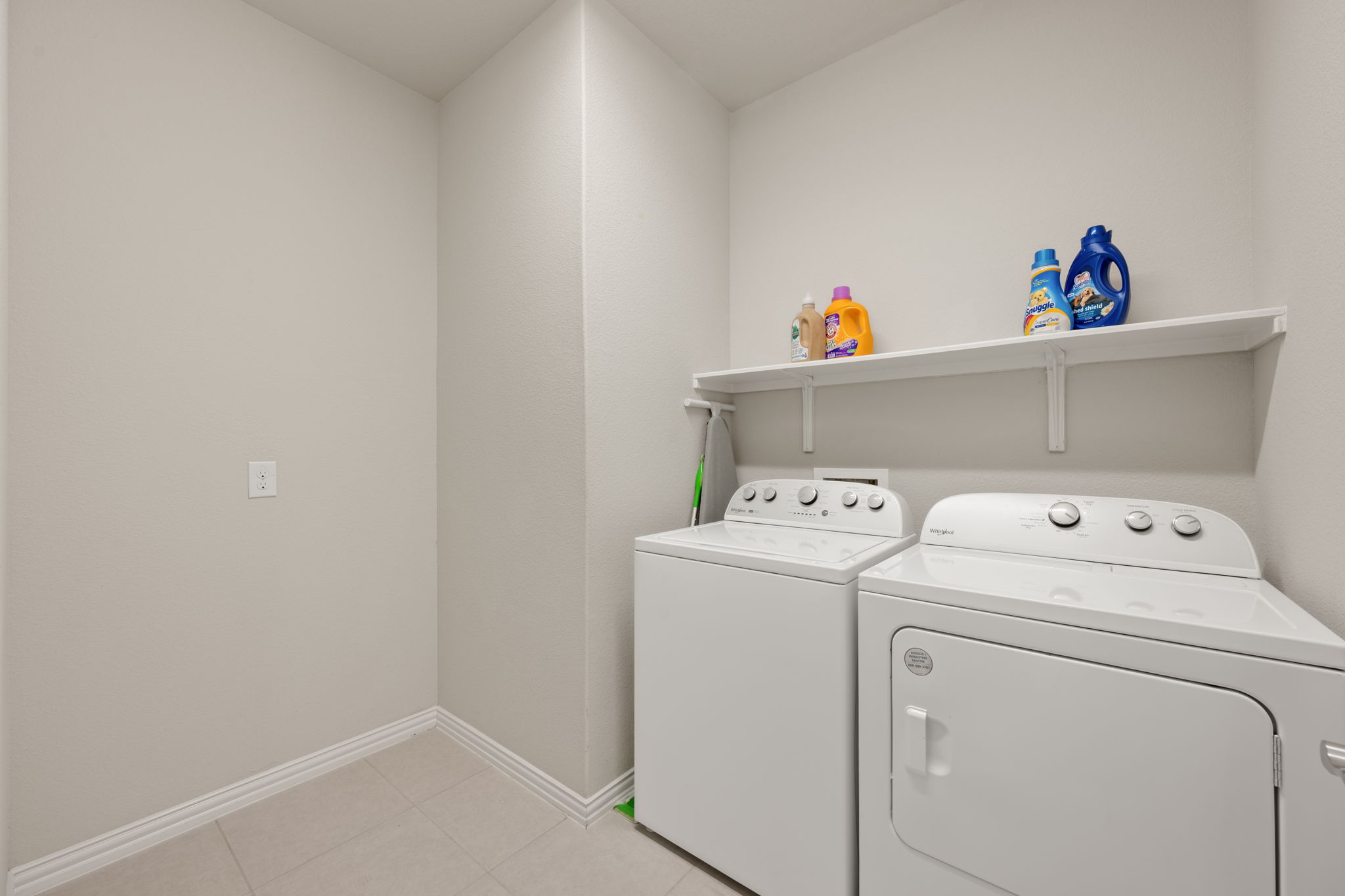 8800 Slater Drive Austin, TX 78747 - Photo 25 of 40 a utility room with dryer and washer