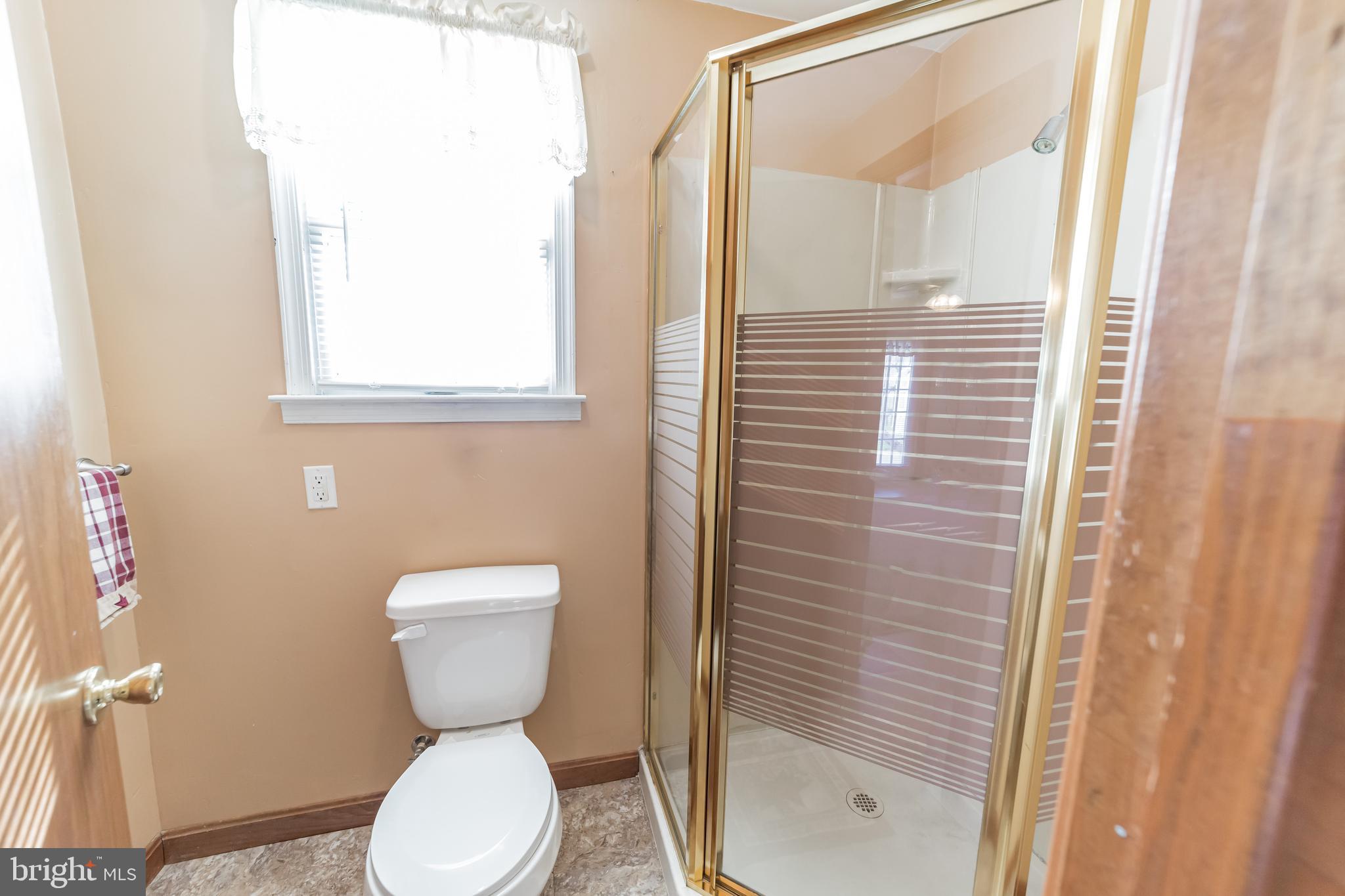 192 Old Limestone Road Oxford, PA 19363 - Photo 15 of 32 Bathroom