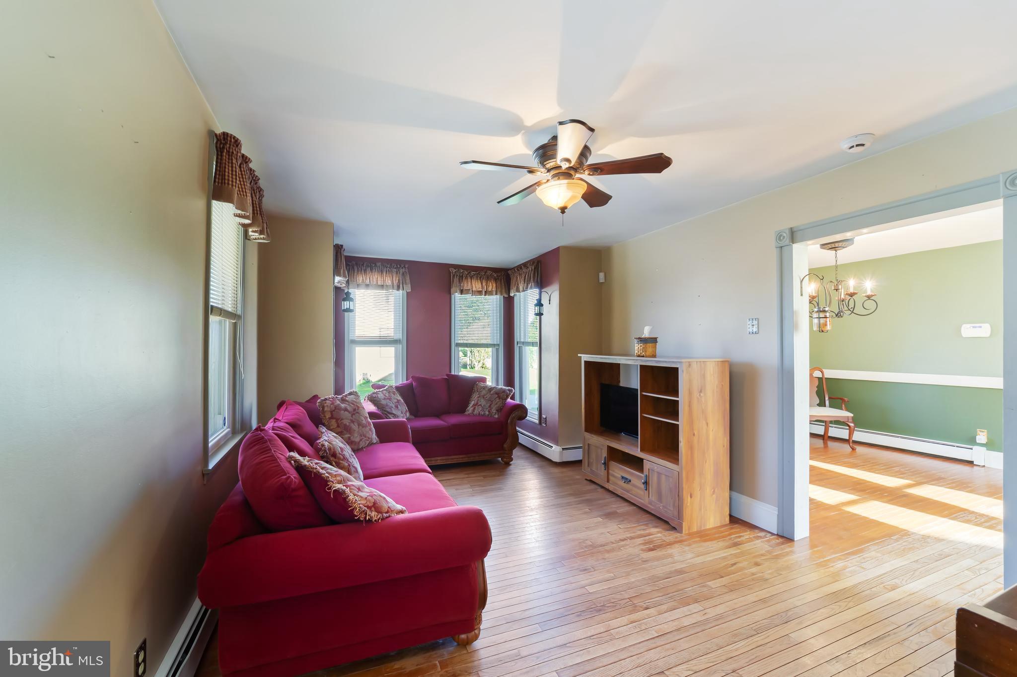 192 Old Limestone Road Oxford, PA 19363 - Photo 6 of 32 Living Room