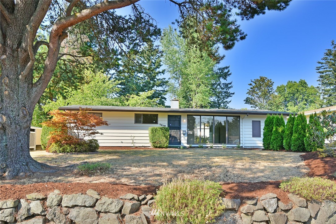 1316 Ivy Road Bremerton, WA 98310 - Photo 1 of 25 Gallery Image 1