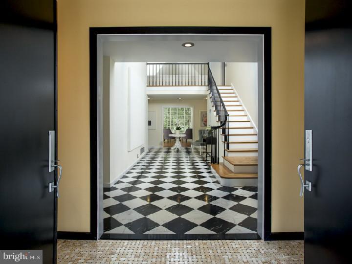 208 Winant Road Princeton, NJ 08540 - Photo 2 of 25 Foyer