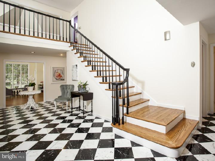 208 Winant Road Princeton, NJ 08540 - Photo 3 of 25 Foyer