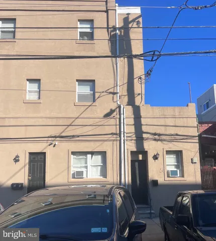 a view of a livingroom with furniture