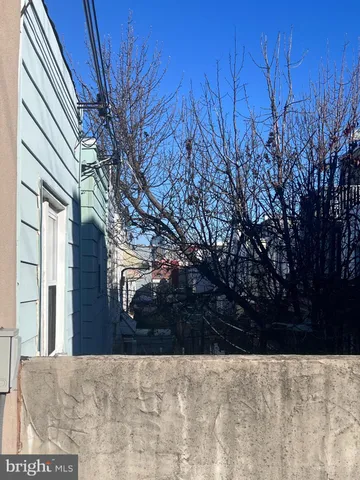 a view of a backyard of the house