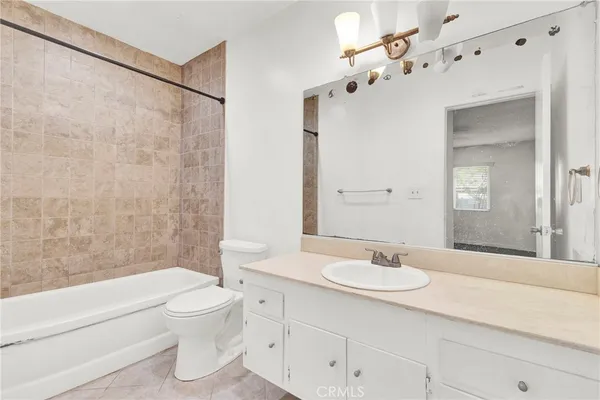 $539,999 | 634 West Main Street, Unit D, Tustin, CA 92780