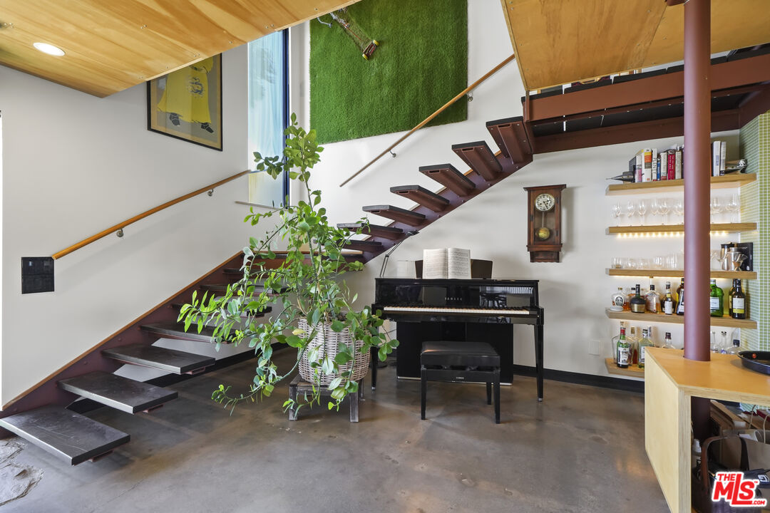 26335 Lockwood Road Malibu, CA 90265 - Photo 11 of 39 a living room with furniture
