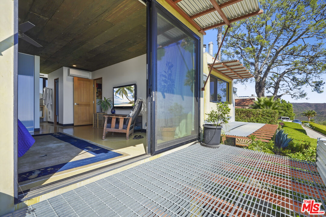 26335 Lockwood Road Malibu, CA 90265 - Photo 16 of 39