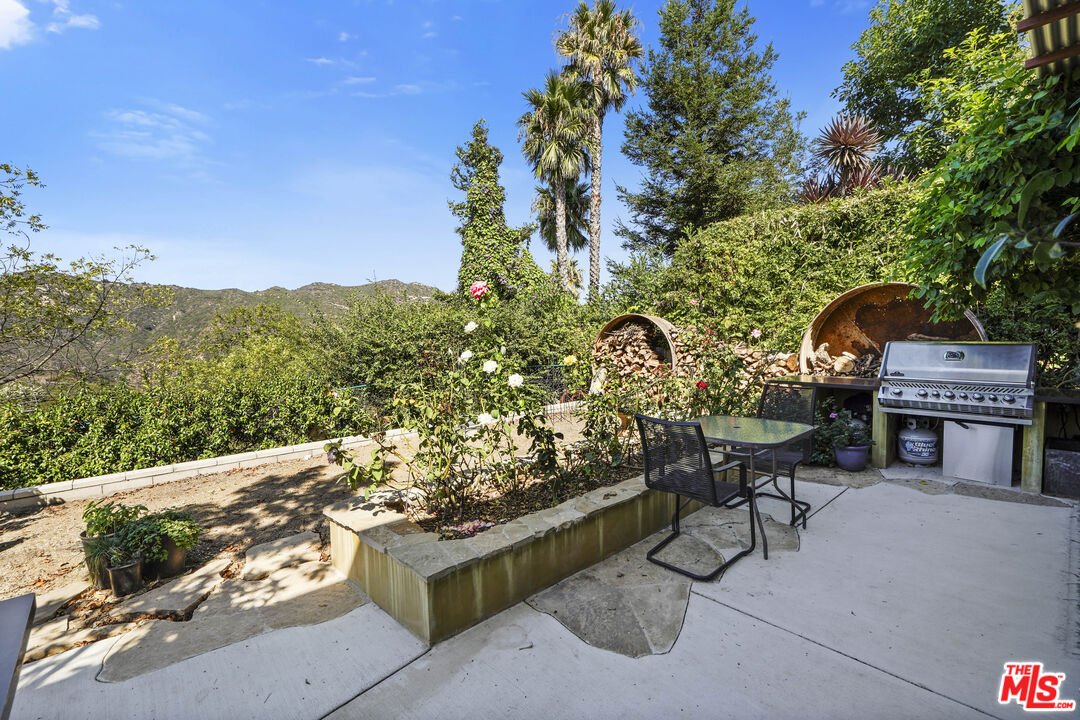 26335 Lockwood Road Malibu, CA 90265 - Photo 35 of 39 a view of an chairs and table in the patio