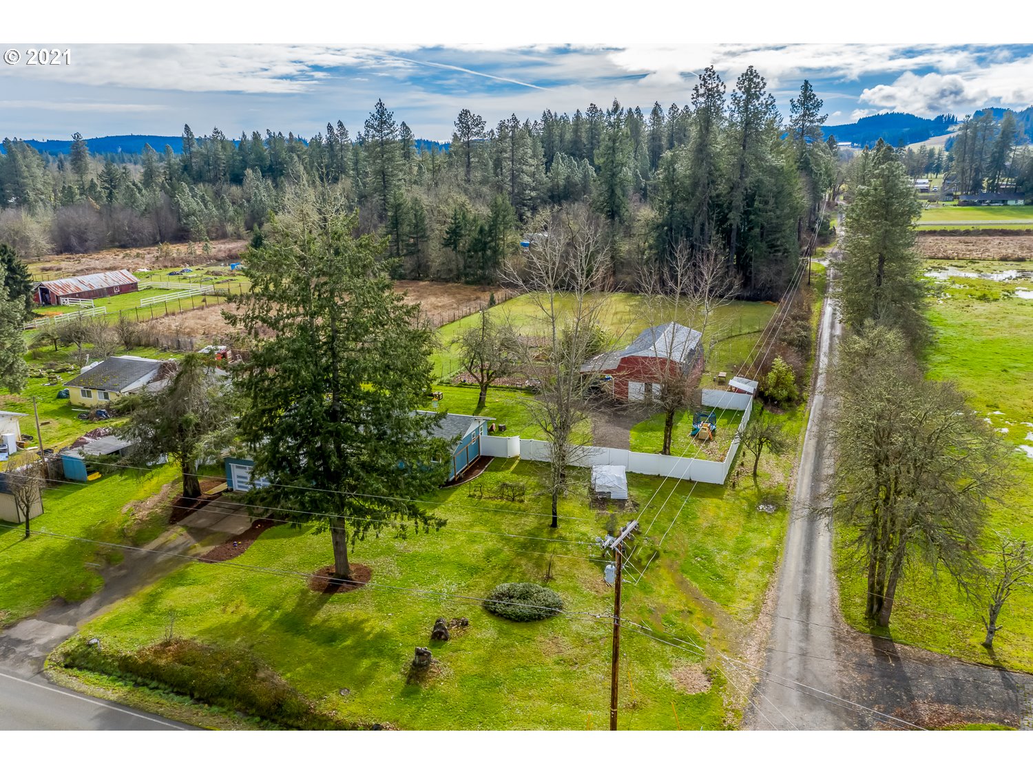 25766 Perkins Road Veneta, OR 97487 - Photo 3 of 32 Gallery Image 3