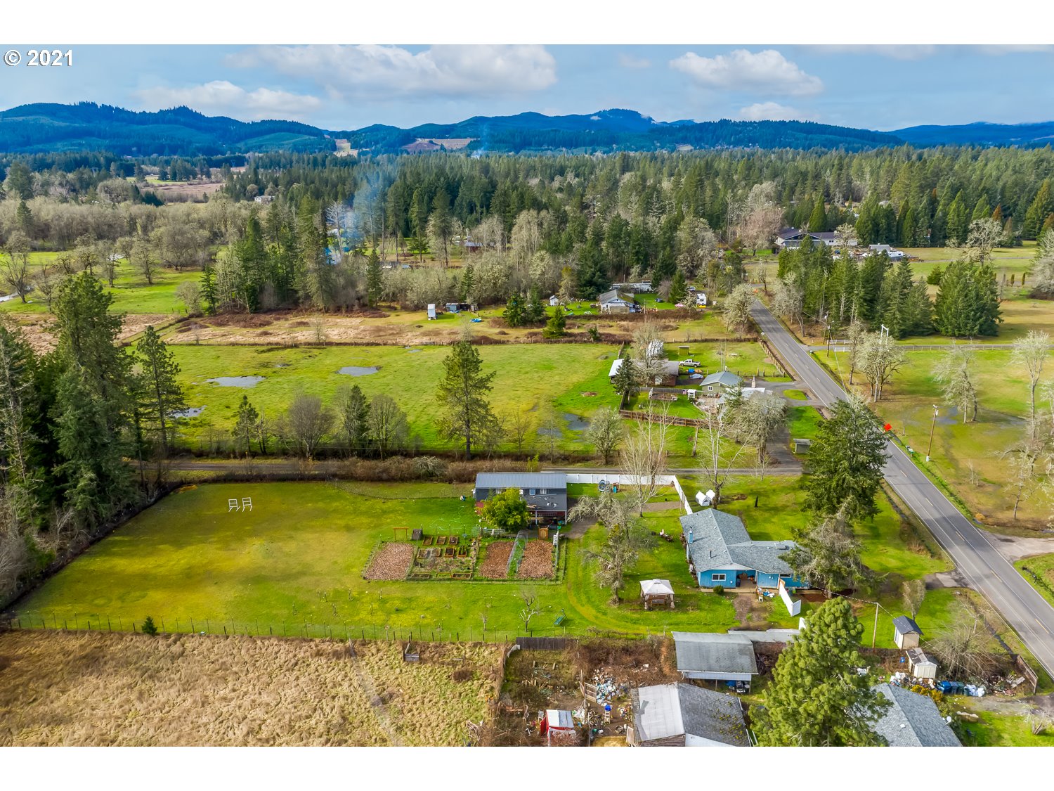 25766 Perkins Road Veneta, OR 97487 - Photo 4 of 32 Gallery Image 4