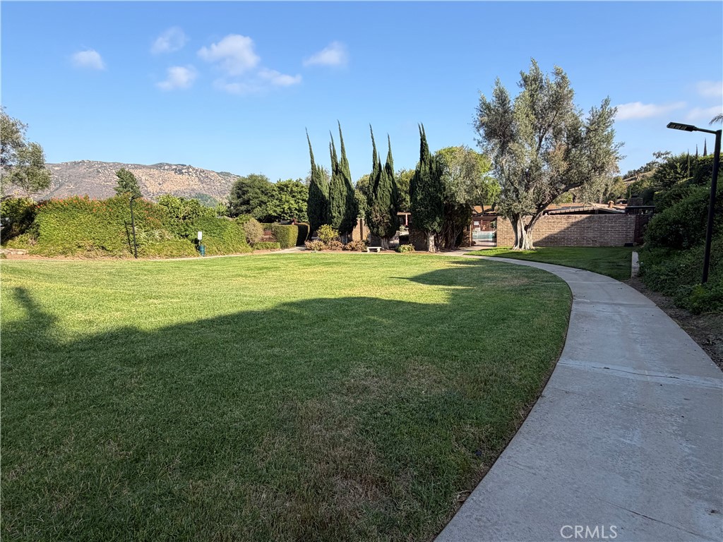 3252 Vía Altamira Fallbrook, CA 92028 - Photo 42 of 48 Scenic Community Walkways