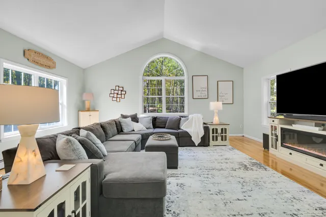 $625,000 | 19 Thomas Drive, Tolland, CT 06084