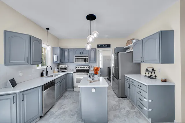 $625,000 | 19 Thomas Drive, Tolland, CT 06084