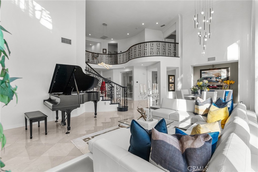 20366 Vía Galileo Porter Ranch, CA 91326 - Photo 28 of 75