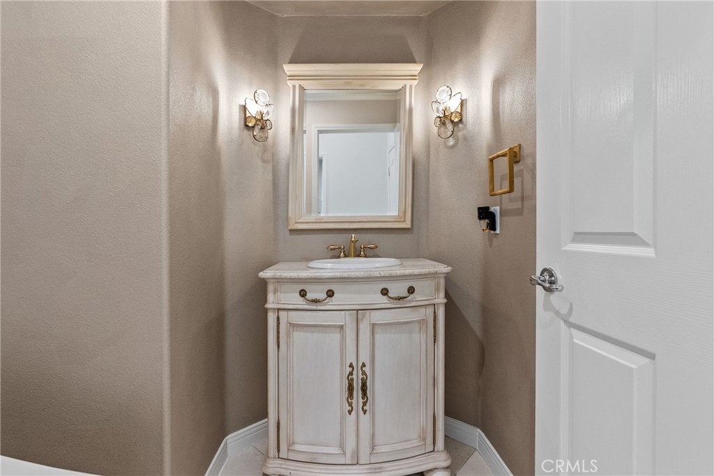 20366 Vía Galileo Porter Ranch, CA 91326 - Photo 45 of 75