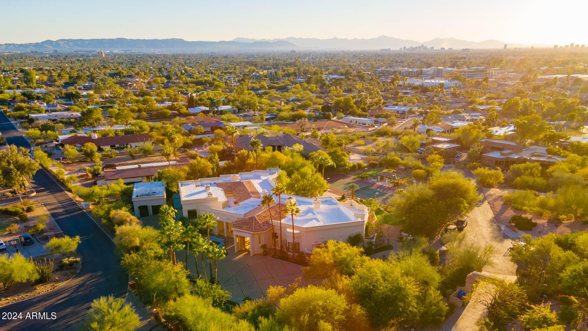 5255 North 47th Street Phoenix, AZ 85018 - Photo 24 of 41 Entertain_In_Luxury_Camelback35