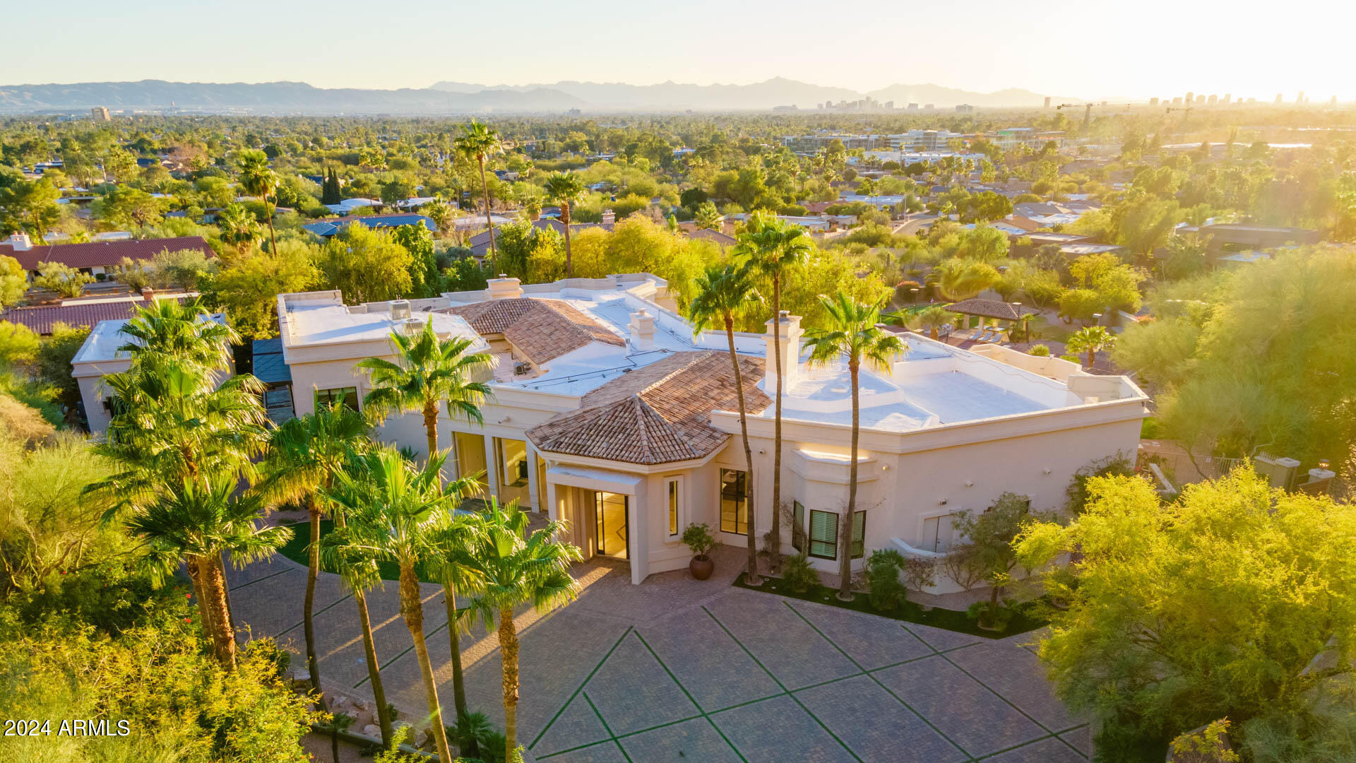 5255 North 47th Street Phoenix, AZ 85018 - Photo 27 of 41 Entertain_In_Luxury_Camelback41