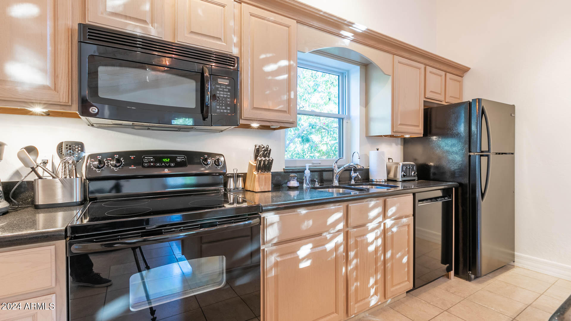 5255 North 47th Street Phoenix, AZ 85018 - Photo 39 of 41 Entertain_In_Luxury_Camelback130