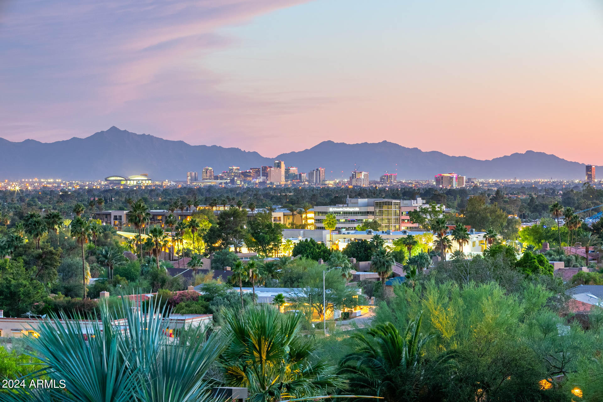 5255 North 47th Street Phoenix, AZ 85018 - Photo 7 of 41 Entertain_In_Luxury_Camelback17